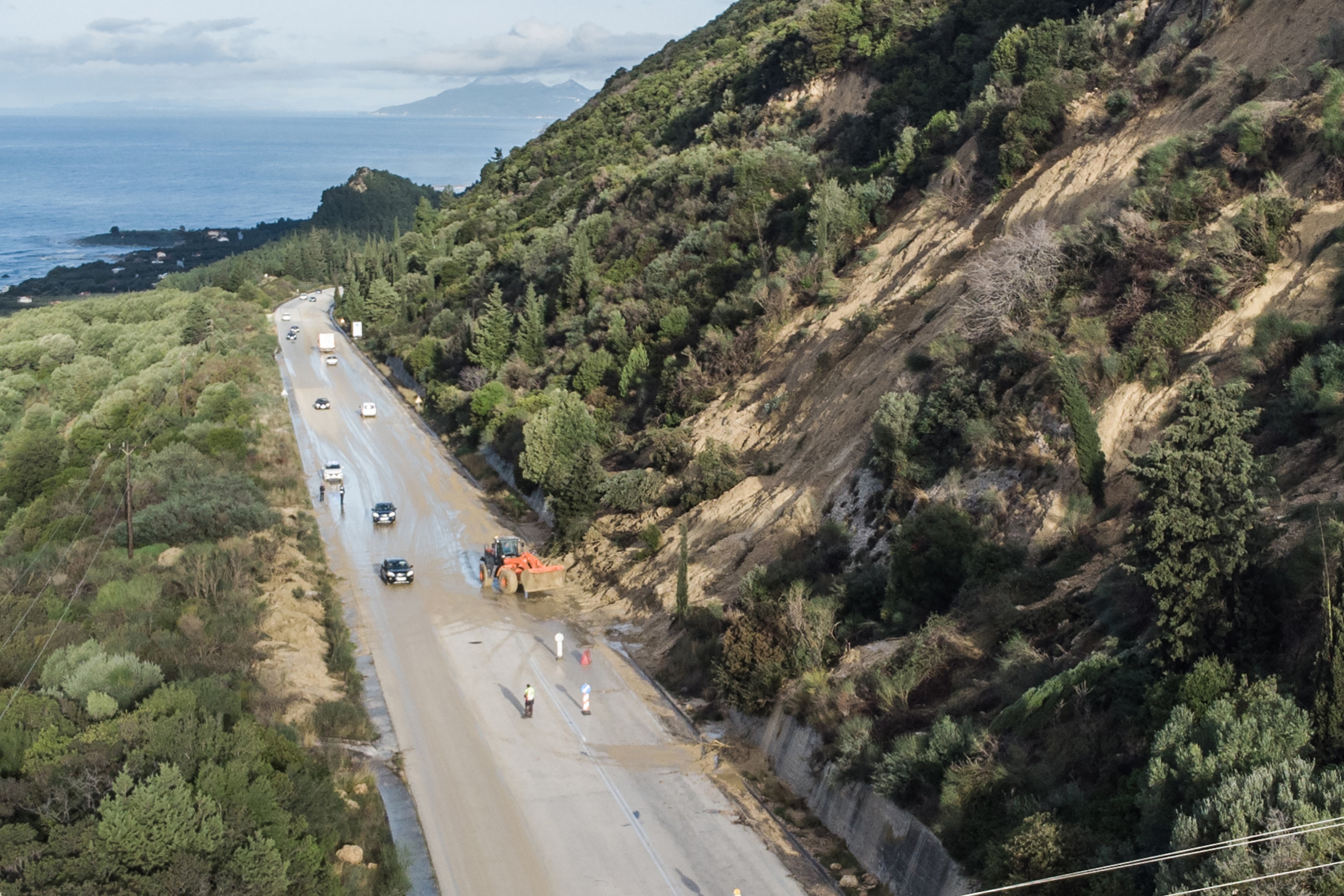 Κύμα κακοκαιρίας σαρώνει τη χώρα – Κατολισθήσεις και ζημιές σε όλη την επικράτεια-1